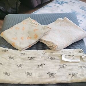 Lot of 3 Swaddle Receiving Blankets